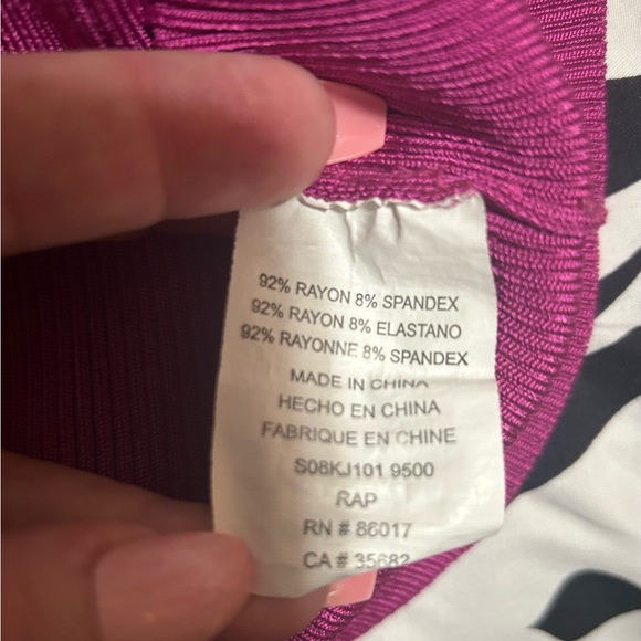 Used Bebe one arm fuschia pink blouse- size l - Picture 16 of 16